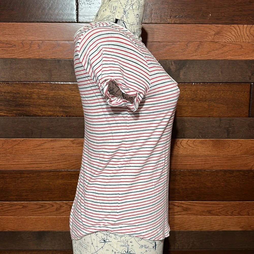 Aeropostale V Neck Short Sleeve Red and Black Striped Tee Shirt - Picture 6 of 9